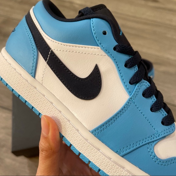 Air Jordan 1 Low UNC Men’s - Picture 4 of 9